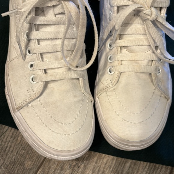 KICK IT with these Hi top Vans - Picture 7 of 13